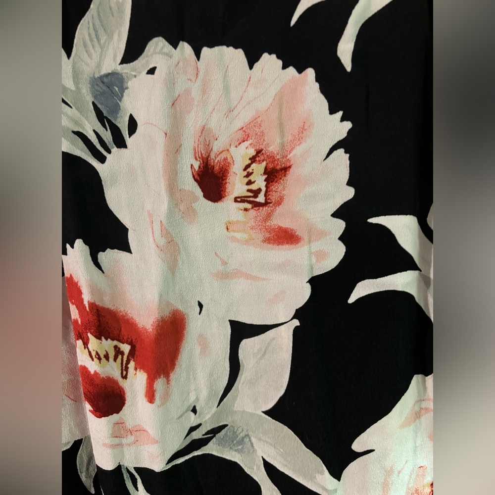 Dynamite Floral Top - Picture 2 of 8